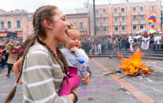 marcha por el día de la mujer quito